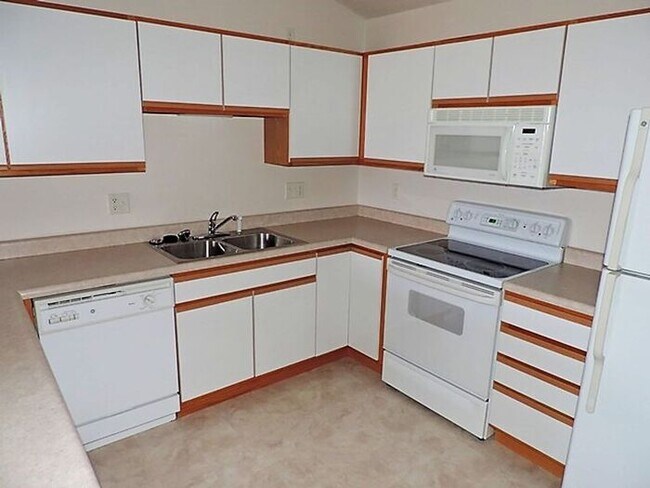 Building Photo - $1,295 | 2 Bedroom, 2 Bathroom Condo | Pet...