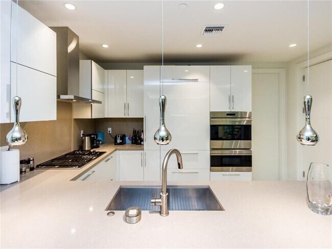 Foto del edificio - 240 Shore Ct