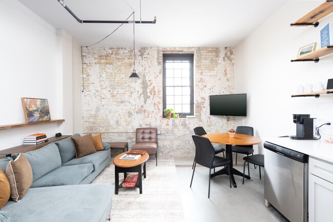 Building Photo - 1009 W Juneau Ave