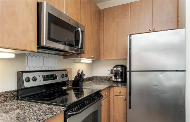 Building Photo - 1901 5th E Ave