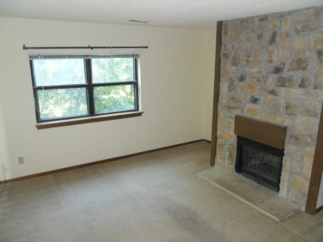 Building Photo - 1409 Westbrooke Street, Lawrence, KS 66049...
