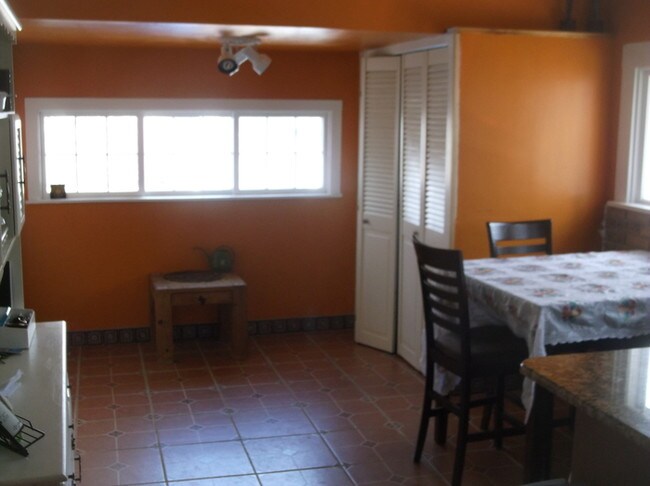 Building Photo - Charming 3 Bedroom Ranch Home
