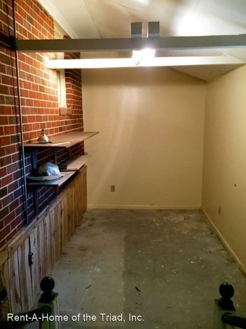 Building Photo - 3 br, 2 bath House - 1802 Eastwood Court