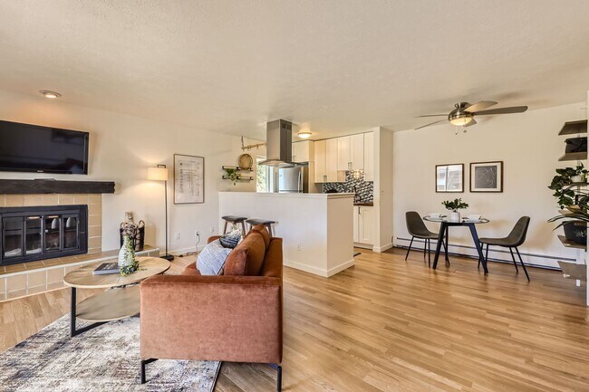 Foto del edificio - Beautiful remodeled condo with lovely view...