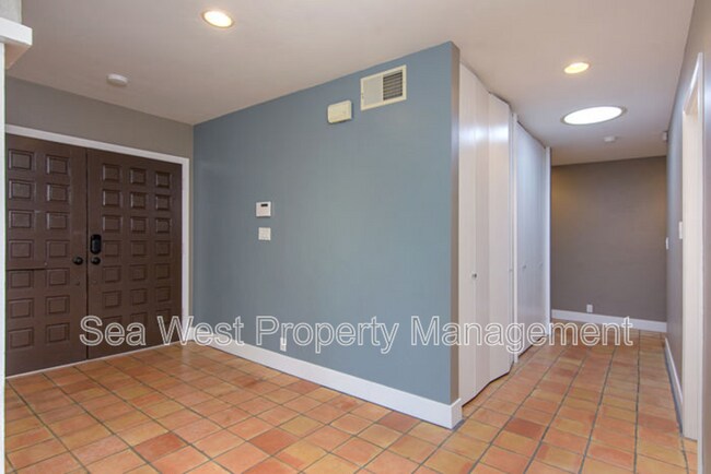 Building Photo - 7128 Almaden Ln