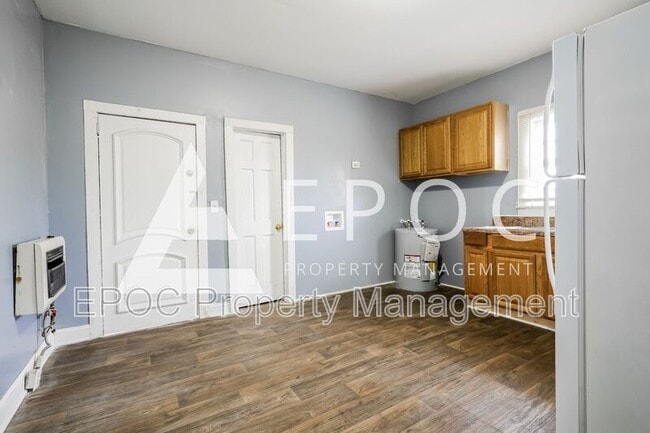 Building Photo - 534 Warriner St