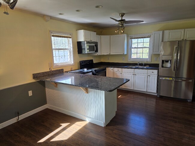 Foto del edificio - 52 Elkins Branch Rd