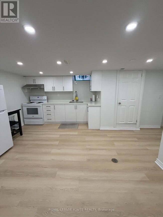 Building Photo - 21A Lambton Ave