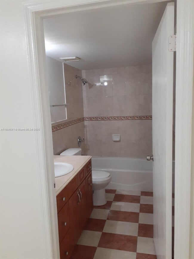 Foto del edificio - 1331 W 51st Pl