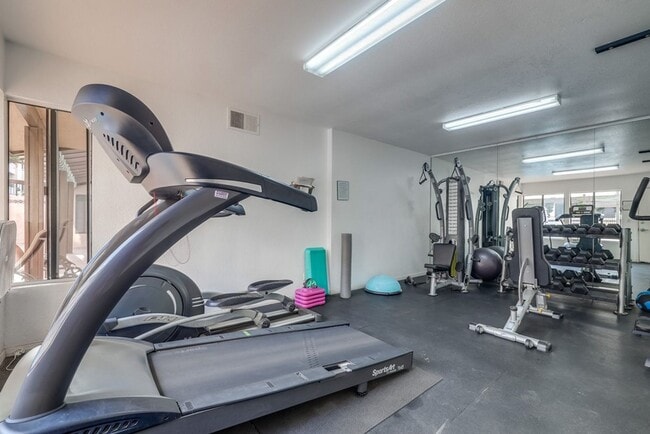 Building Photo - Spacious 3BD/2BA Condo in Mission Greens -...