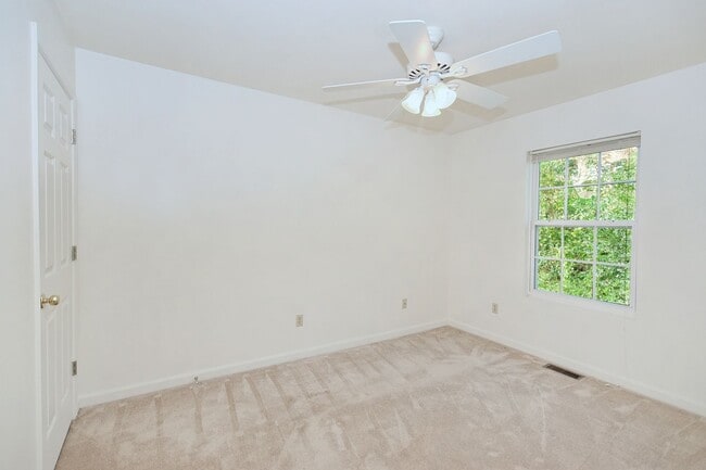 Foto del edificio - 119 Waterbury Ct