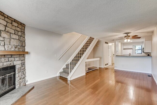 Sala de estar - 8787 W Cornell Ave