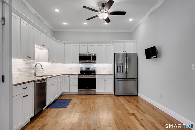 Foto del edificio - 137 Knowles Ave