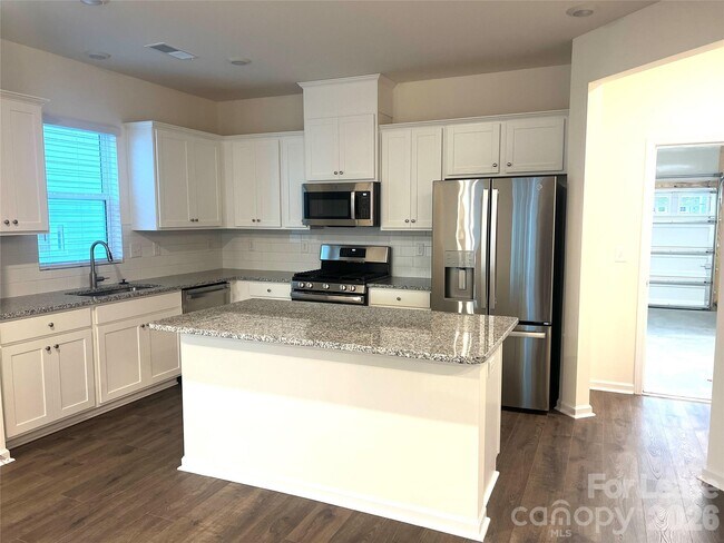 Foto del edificio - 7117 Bentz St