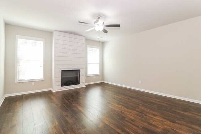 Foto del edificio - 1127 Spring Marsh Ct NE