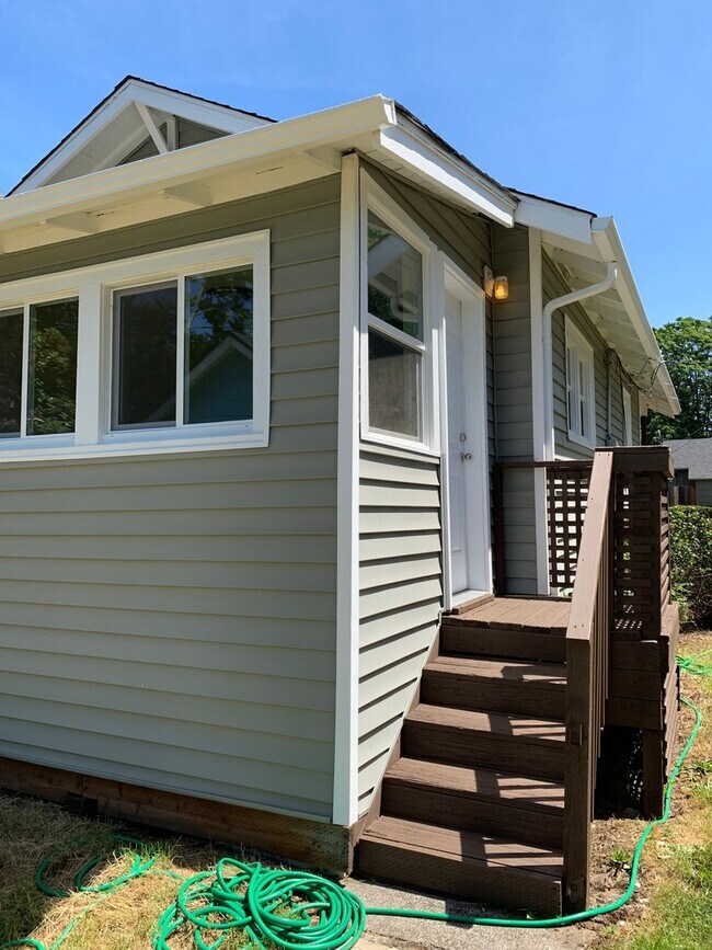 Foto del edificio - Charming Remodeled 2 Bedroom Home In Downt...