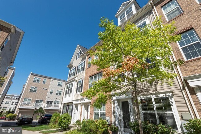 Foto del edificio - 7216 Silver Thorn Way