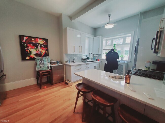 Building Photo - 2 br, 1 bath Condo - 3 Hackett Cir W Apt 2