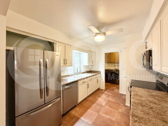 Foto del edificio - 4559 E Dragoon Ave