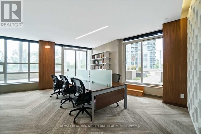 Building Photo - 36 Park Lawn Rd