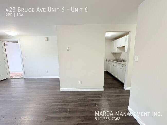 Building Photo - SPACIOUS 2BED/1BATH UNIT ON BRUCE + HYDRO & GAS!! 1 MONTH FREE RENT!