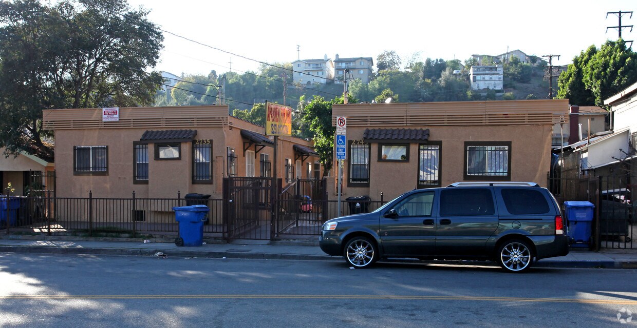 Primary Photo - 2735-2745 Lincoln Park Ave