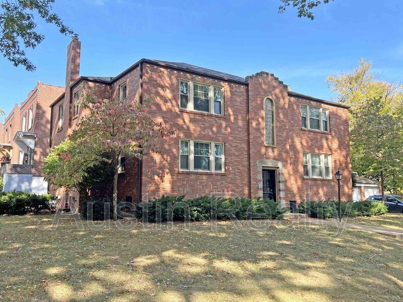 1215 Moorlands Dr Unit 2s, St. Louis, MO 63117 Condo for Rent in St