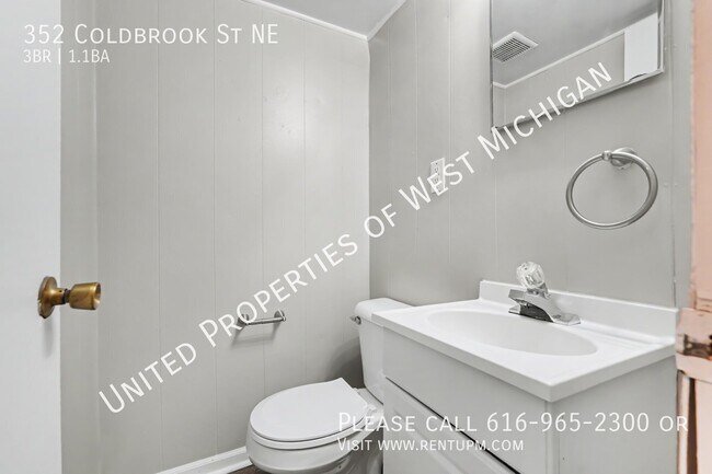 Foto del edificio - 352 Coldbrook St NE