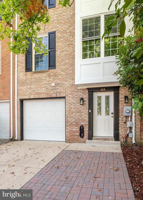 Foto principal - 122 Sanborn Pl
