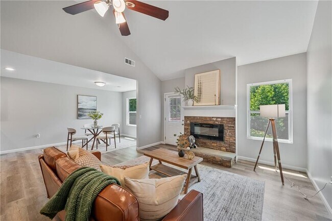 Building Photo - 135 Tyrus Ln