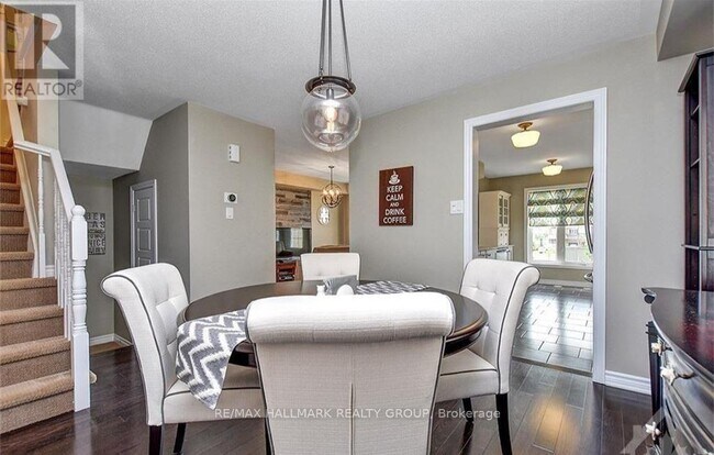 Building Photo - 445 Meadowhawk Crescent