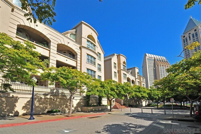 Building Photo - 655 India St