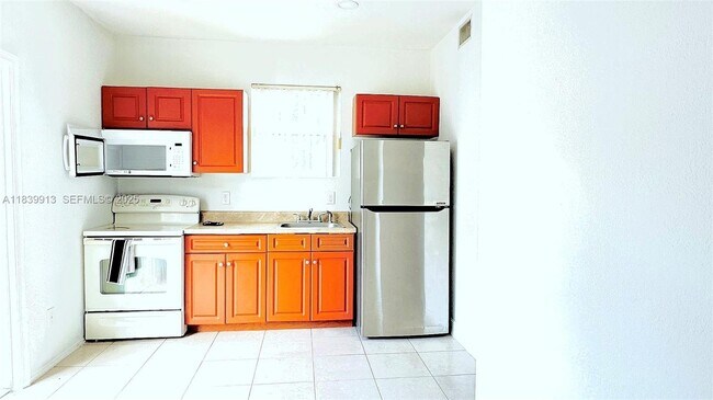 Foto del edificio - 2099 NW 26th Ave