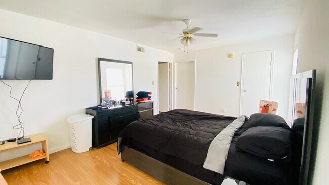 Foto del edificio - 977 Riverside Dr