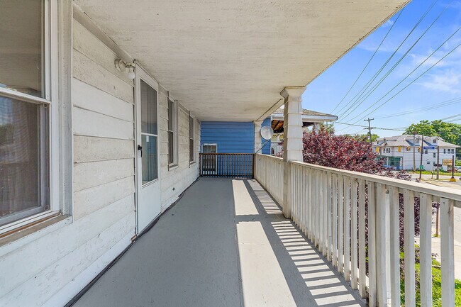 Foto del edificio - 8810 Denison Ave