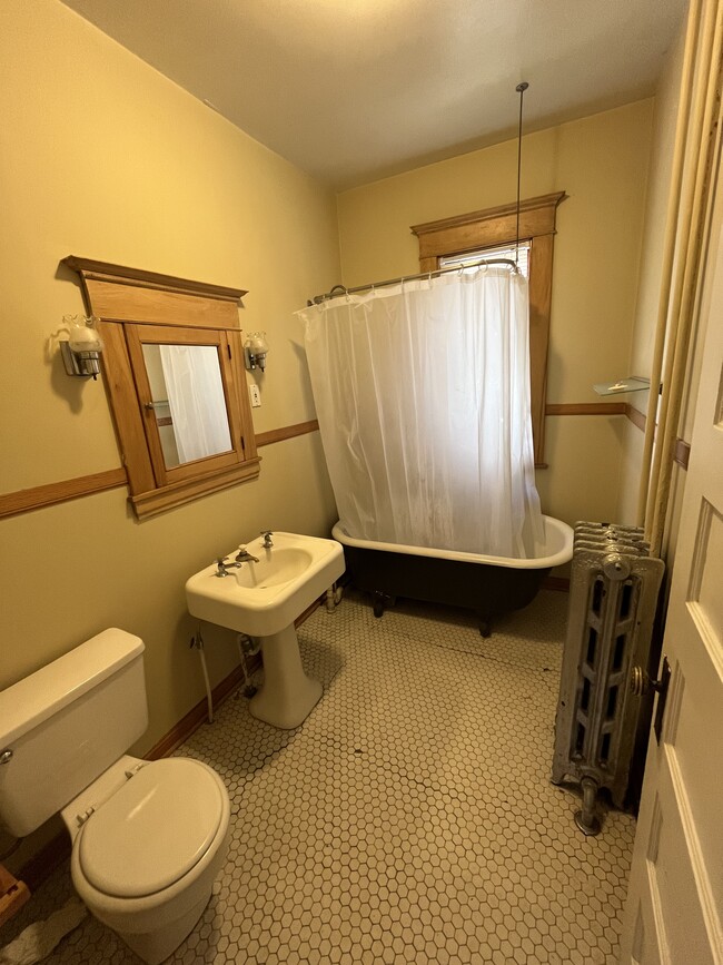 Foto del edificio - 2215 Pleasant Avenue South
