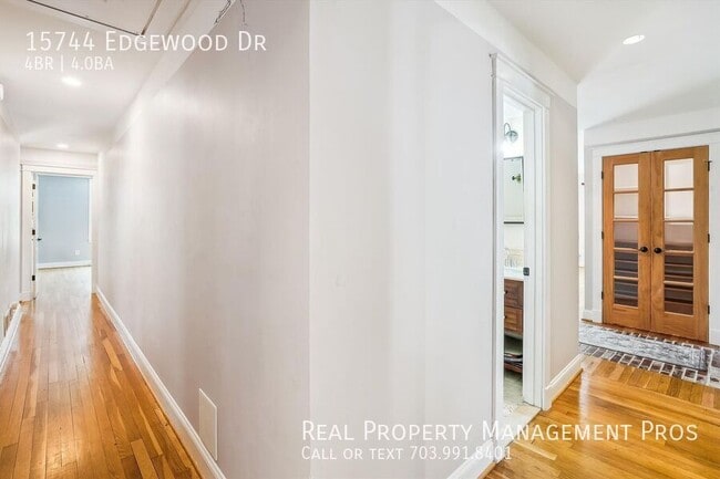 Building Photo - 15744 Edgewood Dr