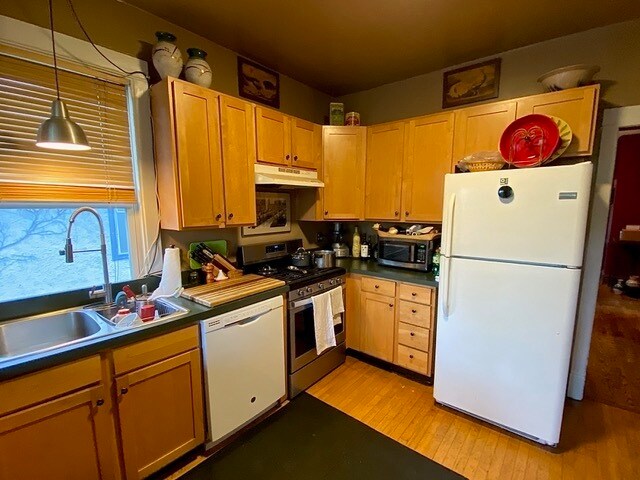 kitchen - 915 Augusta St