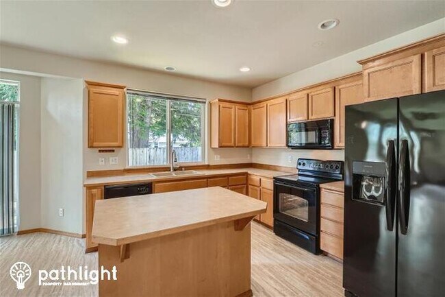 Building Photo - 19212 76th Ave E, Spanaway, WA, 98387