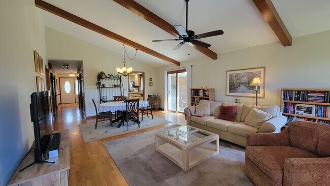 Foto del edificio - 1041 Carousel Ln