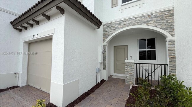Building Photo - 2537 SE 27th Ct