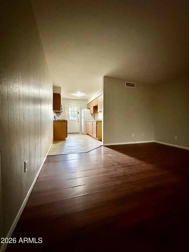 Foto del edificio - 825 E 5th St