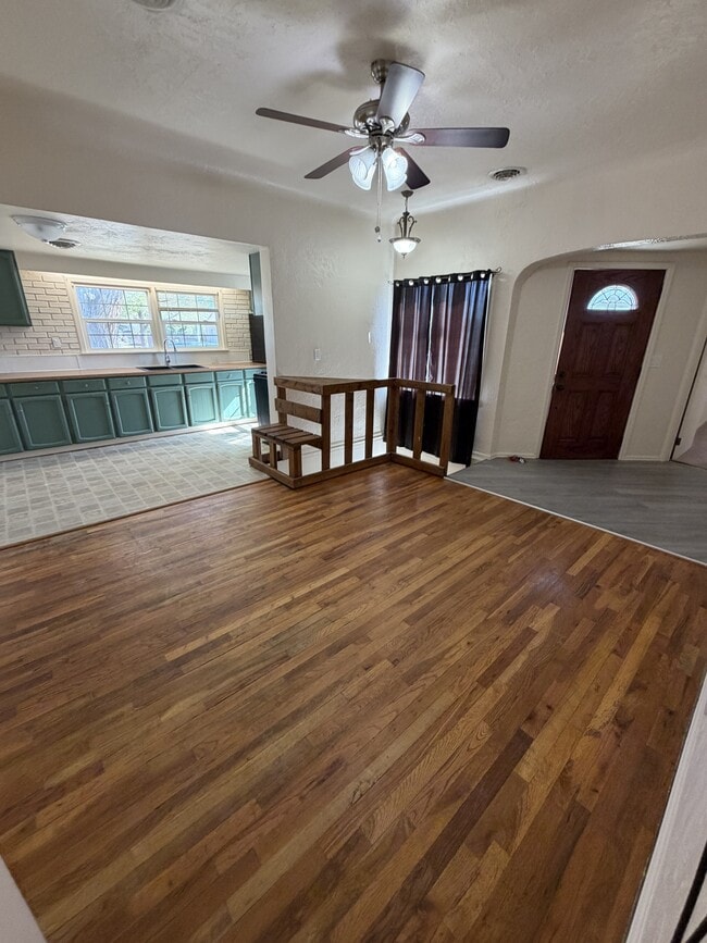 Foto del edificio - 212 E 8th Ave