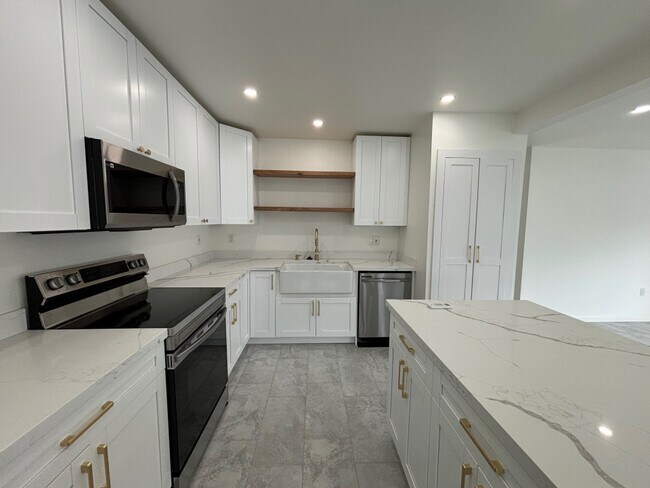 Building Photo - 1223 SW 31st St
