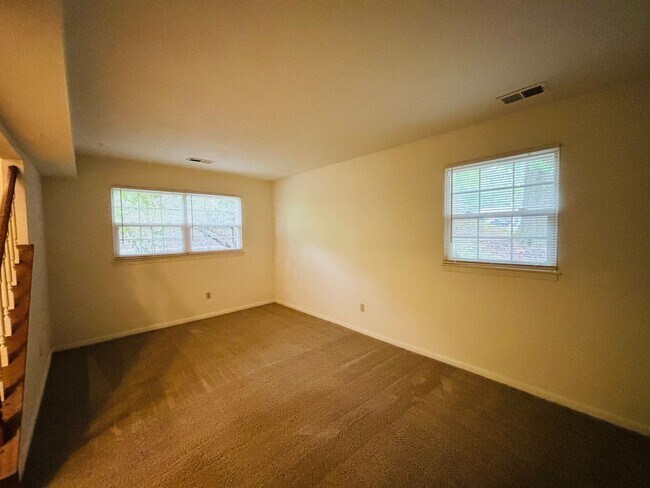 Building Photo - 446 Marlington St