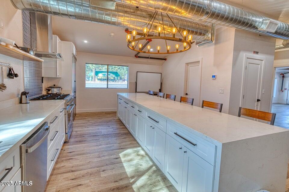 Foto principal - 858 E White Mountain Blvd