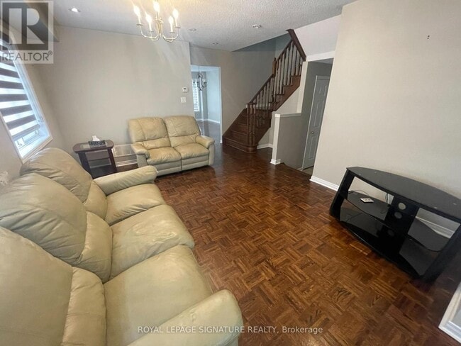 Building Photo - 17 Neuchatel Ave