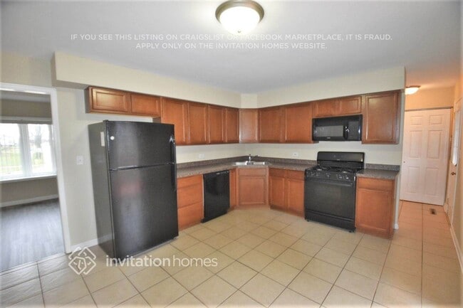 Building Photo - 337 E Fullerton Ave