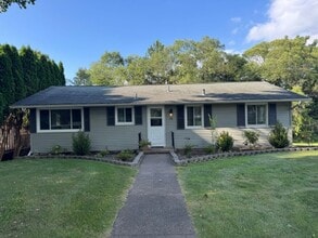 Building Photo - 15 Meadow Dr