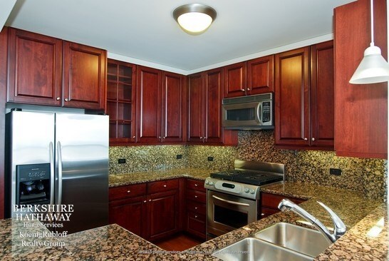Building Photo - 420 E Waterside Dr